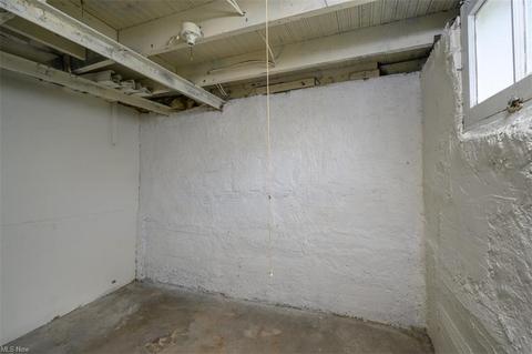1073 Dayton St, Akron, OH 44310 photo 25