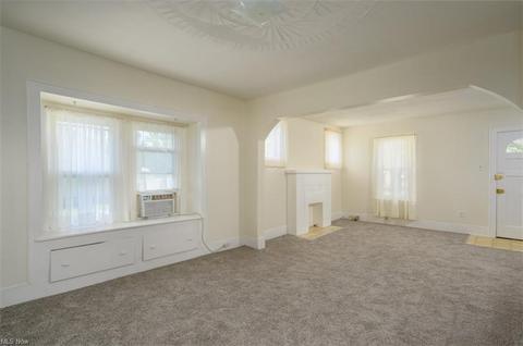1073 Dayton St, Akron, OH 44310 photo 9