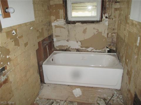 35 Morrison St, Struthers, OH 44471 photo 3