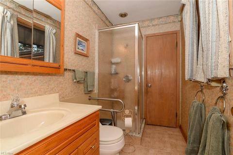 79 Whitefriars Dr, Akron, OH 44319 photo 21