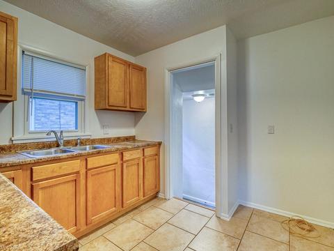 6301 Ridge Rd, Parma, OH 44129 photo 5