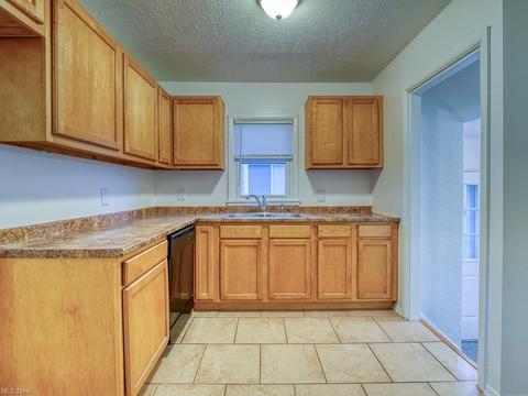 6301 Ridge Rd, Parma, OH 44129 photo 2