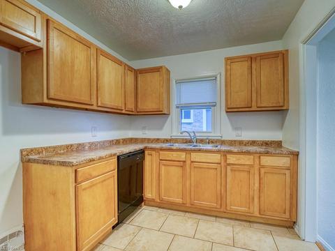 6301 Ridge Rd, Parma, OH 44129 photo 4