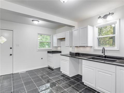 835 Peerless Ave, Akron, OH 44320 photo 11