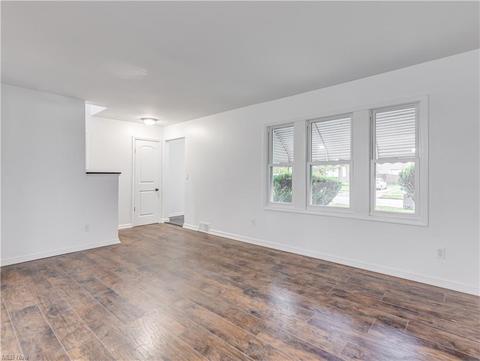 835 Peerless Ave, Akron, OH 44320 photo 3