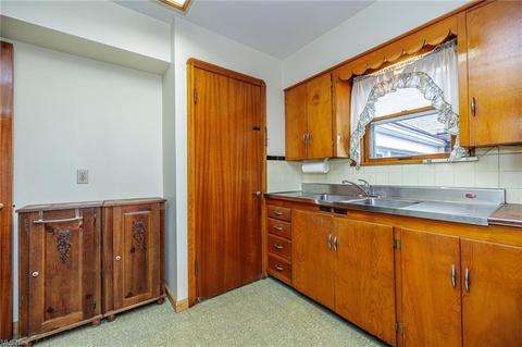 7295 State Rd, Parma, OH 44134 photo 13
