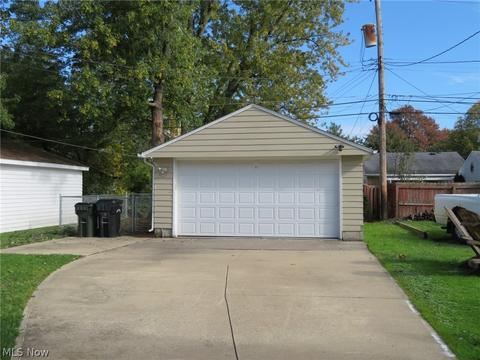 145 Pasadena Ave, Elyria, OH 44035 photo 2