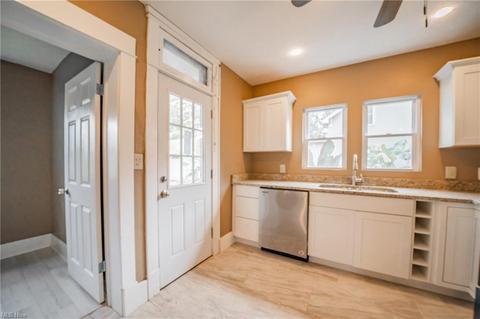 2037 E 29th St, Lorain, OH 44055 photo 9