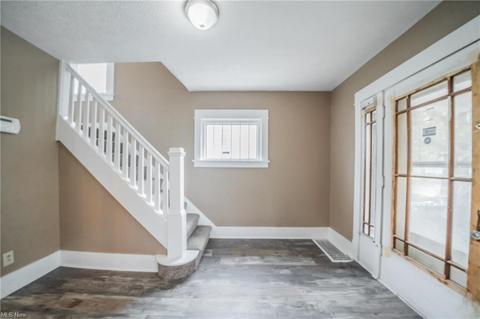 2037 E 29th St, Lorain, OH 44055 photo 8