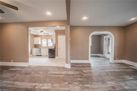 2037 E 29th St, Lorain, OH 44055 photo 4
