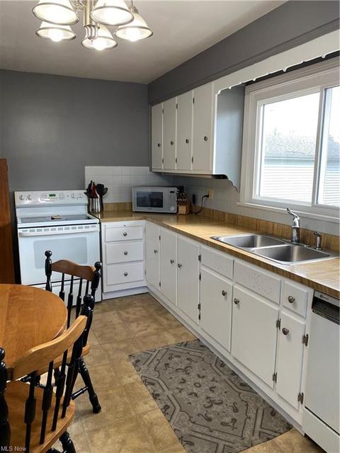 2140 E 44th St, Ashtabula, OH 44004 photo 4
