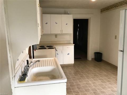 526 W 26th St, Ashtabula, OH 44004 photo 6