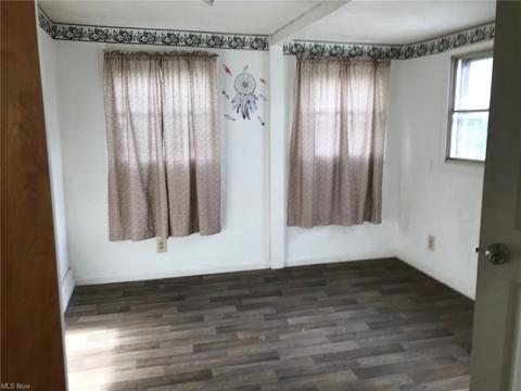 526 W 26th St, Ashtabula, OH 44004 photo 4
