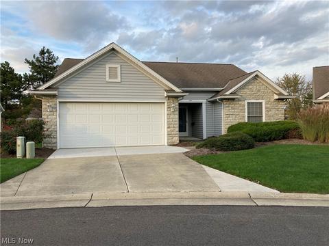 124 Stonehedge Dr, Elyria, OH 44035 photo 2