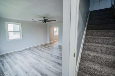2126 Sunset Dr, Wickliffe, OH 44092 photo 4