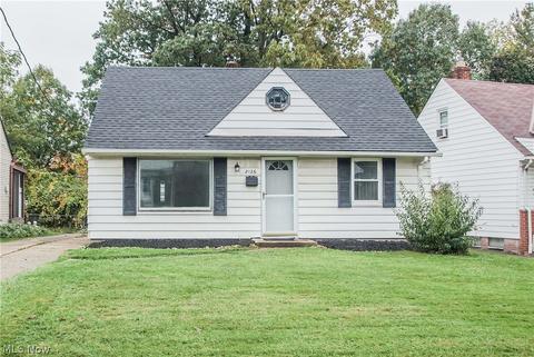 2126 Sunset Dr, Wickliffe, OH 44092 photo 1