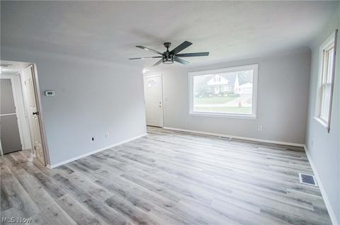 2126 Sunset Dr, Wickliffe, OH 44092 photo 3
