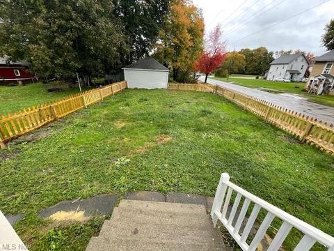 261 Maplewood Ave, Struthers, OH 44471 photo 2