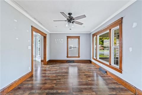 306 E 10th St, Dover, OH 44622 photo 8