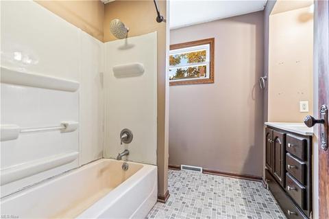306 E 10th St, Dover, OH 44622 photo 20