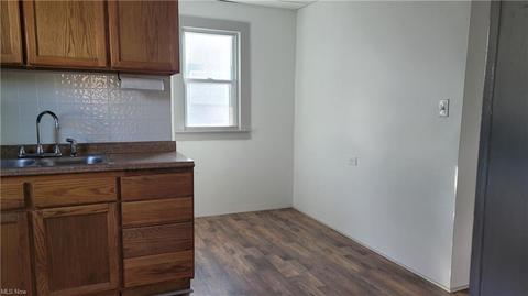 1831 W 8th St, Ashtabula, OH 44004 photo 4