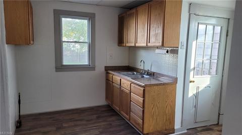 1831 W 8th St, Ashtabula, OH 44004 photo 3