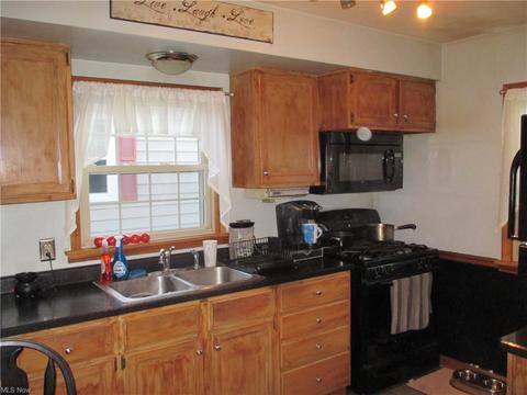 15 Clingan Rd, Struthers, OH 44471 photo 2