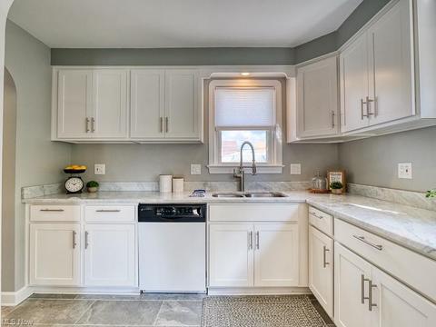 3902 Maplecrest Ave, Parma, OH 44134 photo 13