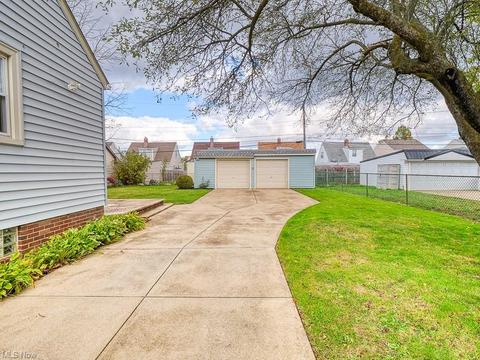 3902 Maplecrest Ave, Parma, OH 44134 photo 4