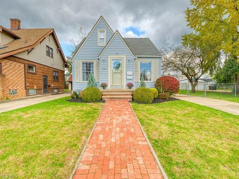 3902 Maplecrest Ave, Parma, OH 44134 photo 1