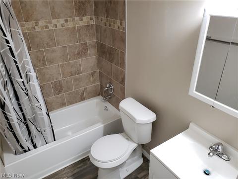 725 Delaware Ave, Elyria, OH 44035 photo 12