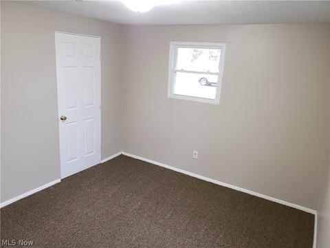 725 Delaware Ave, Elyria, OH 44035 photo 9