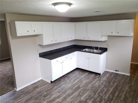 725 Delaware Ave, Elyria, OH 44035 photo 6