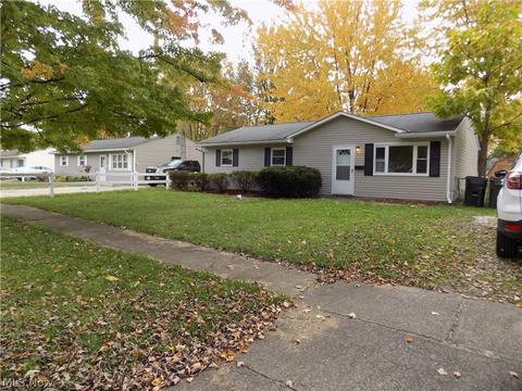 725 Delaware Ave, Elyria, OH 44035 photo 2