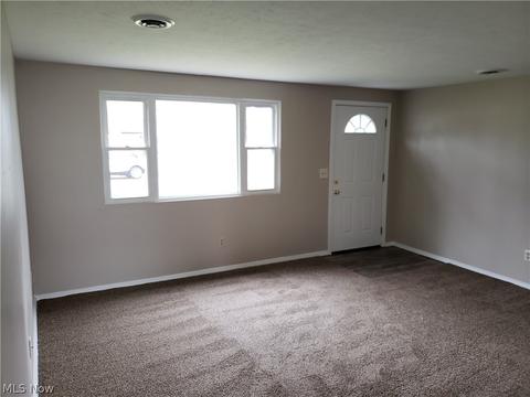 725 Delaware Ave, Elyria, OH 44035 photo 3