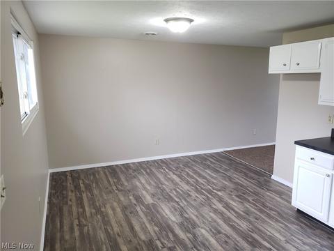 725 Delaware Ave, Elyria, OH 44035 photo 7