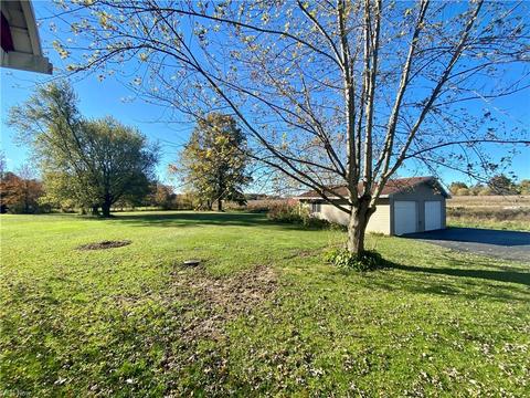 1923 E Garfield Rd, New Springfield, OH 44443 photo 3
