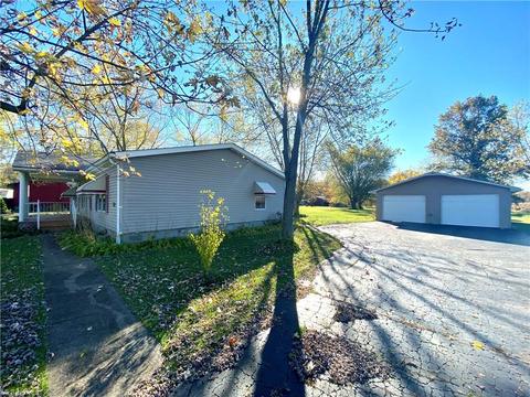 1923 E Garfield Rd, New Springfield, OH 44443 photo 2