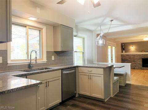 8041 Aquadale Dr, Boardman, OH 44512 photo 3