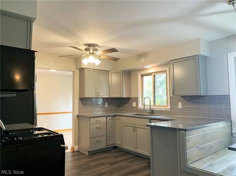 8041 Aquadale Dr, Boardman, OH 44512 photo 2