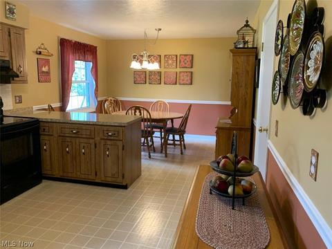 1880 David Ave, Parma, OH 44134 photo 4