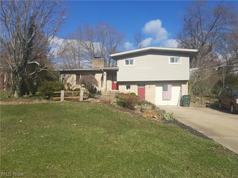 1320 Dunkeith Dr NW, Canton, OH 44708 photo 1