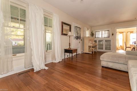 7224 Jackson St, Mentor, OH 44060 photo 4