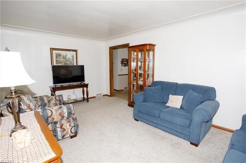 426 Como St, Struthers, OH 44471 photo 8