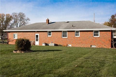 426 Como St, Struthers, OH 44471 photo 2