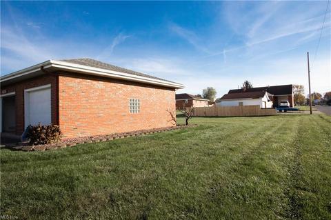 426 Como St, Struthers, OH 44471 photo 4