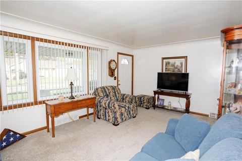 426 Como St, Struthers, OH 44471 photo 10