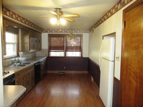 753 Poland Ave, Struthers, OH 44471 photo 8