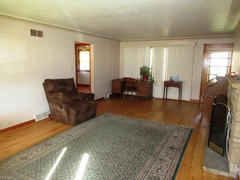 753 Poland Ave, Struthers, OH 44471 photo 9