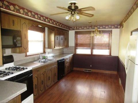 753 Poland Ave, Struthers, OH 44471 photo 5